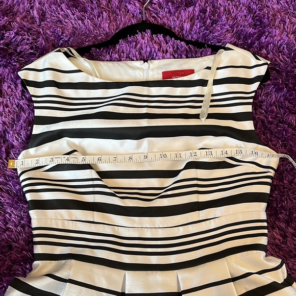 NWT Saks 5th Avenue Striped Dress - Picture 4 of 5